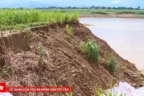 Sạt lở bờ sông Chu khiến người dân lo lắng