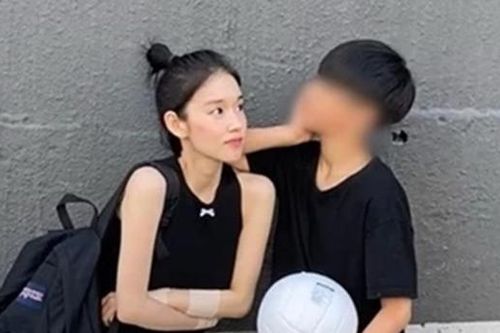 Diễn viên 'Hậu duệ mặt trời' đoàn tụ con trai sau 13 năm chia cách đầy đau khổ