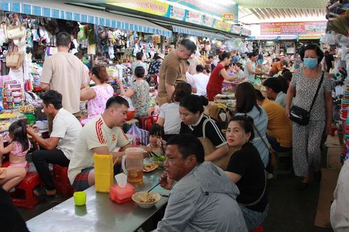 Ghé khu chợ lớn bậc nhất Đà Nẵng, khách ăn 'no căng' hết hơn 100.000 đồng