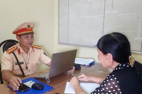 Lý do 'khó đỡ' của nữ tài xế lái ôtô ngược chiều trên quốc lộ