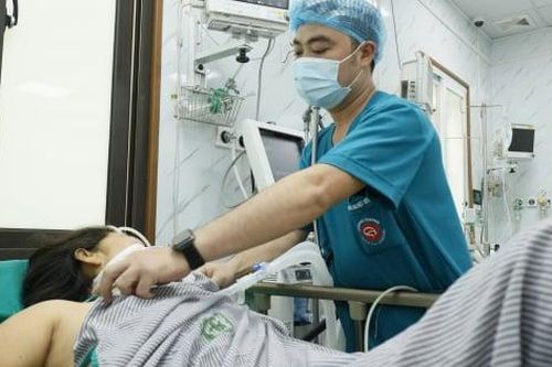 Bệnh viện Bạch Mai bác tin 'tăng 1 độ C, nguy cơ đột quỵ tăng 10%'