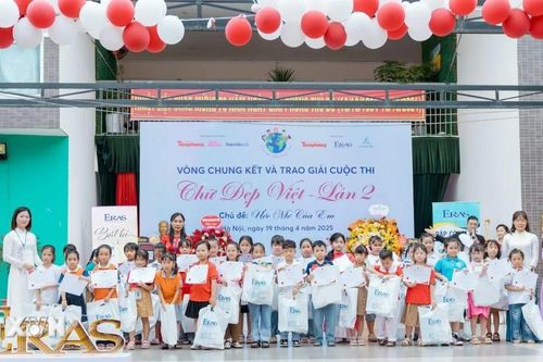 Truyền thống 'nét chữ nết người' của người Việt và lợi ích từ luyện chữ cho con
