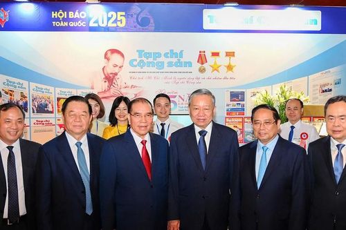 Tạp chí Cộng sản dẫn đường lý luận trong hành trình trăm năm của báo chí cách mạng