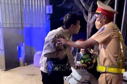 Cảnh sát giao thông Lâm Đồng hỗ trợ cấp cứu kịp thời người dân bị co thắt cơ tim