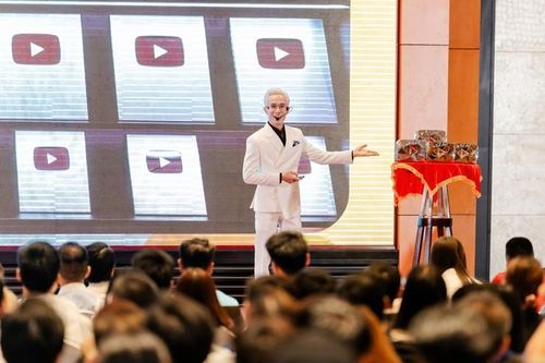 Sở hữu kênh YouTube hơn 45 triệu người đăng ký, 9X Bắc Ninh có thể kiếm được bao nhiêu tiền?