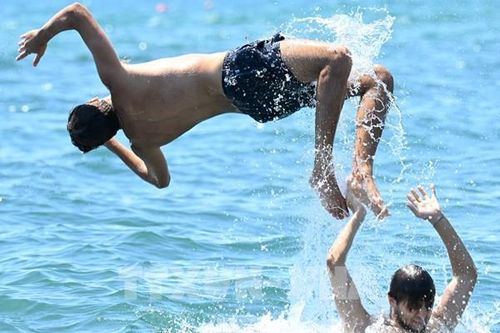 Kế hoạch tránh nóng của du khách bị 'thiêu rụi' tại Bắc Âu