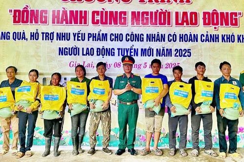 'Bà đỡ' của người dân vùng biên
