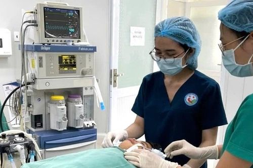 Gia Lai: 2 cháu bé vụ xe máy tông vào quán tạp hóa đã qua cơn nguy kịch
