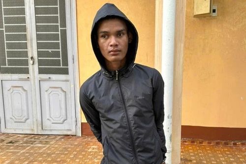 Giả vờ cầm cố điện thoại 'dởm' rồi cướp giật điện thoại 'xịn'