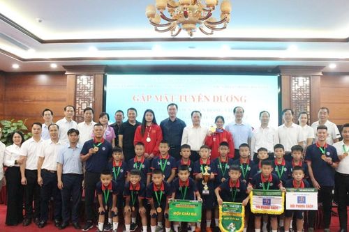 Gặp mặt, tuyên dương huấn luyện viên, vận động viên đạt thành tích cao của tỉnh