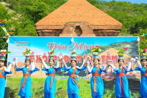 Đồng bào Chăm rộn ràng Lễ hội Pô Dam