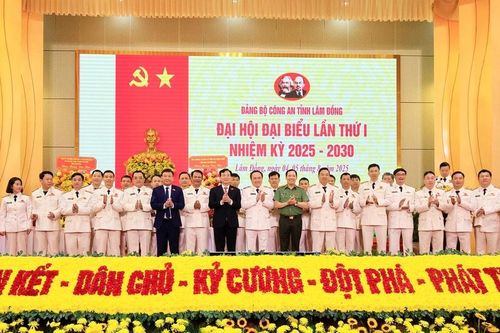 Công an tỉnh Lâm Đồng: 'Hàng thẳng, lối thông, đồng lòng cùng tiến'