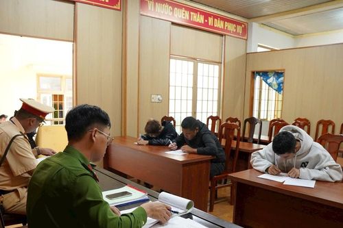 Lâm Đồng: Xử lý nhóm thanh thiếu niên bốc đầu xe máy, quay clip đăng mạng xã hội