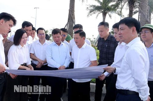 Lãnh đạo UBND tỉnh kiểm tra các Khu công nghiệp, chỉ đạo tháo gỡ khó khăn cho doanh nghiệp