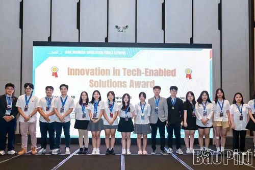 Đội tuyển học sinh của Trường THPT chuyên Hùng Vương xuất sắc giành 4 giải thưởng danh giá tại cuộc thi Giả lập Doanh nghiệp ASIA Business Simulation