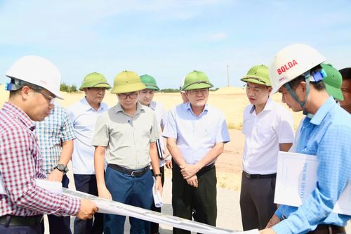 Phó Chủ tịch UBND tỉnh Phan Phong Phú kiểm tra tiến độ thi công các dự án trọng điểm