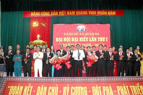 Trưởng ban Nội chính Tỉnh ủy Phùng Tiến Quân dự Đại hội đại biểu Đảng bộ xã Quản Bạ