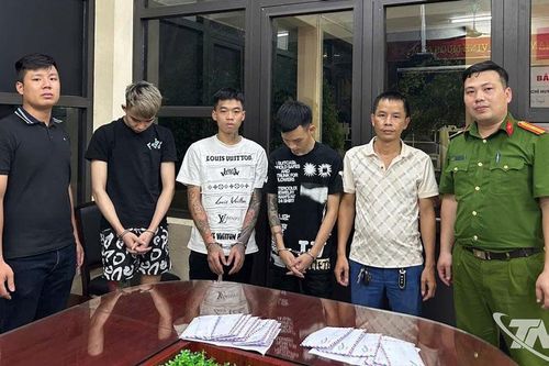 Bắt giữ 3 đối tượng mua bán trái phép chất ma túy