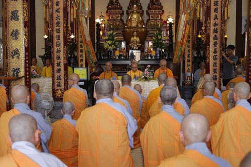 Huế: Ban Chỉ đạo An cư thăm trường hạ các trú xứ Ni