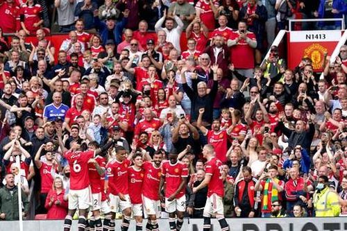 Sốt vé trận MU gặp Fiorentina tại sân Old Trafford