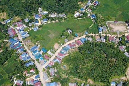 Con đường giúp bản đồng bào người Mông, người Dao 'thay da đổi thịt'