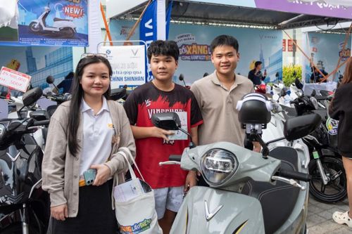 Không còn rào cản đổi xăng lấy điện, người dùng Việt nô nức chốt đơn xe xanh