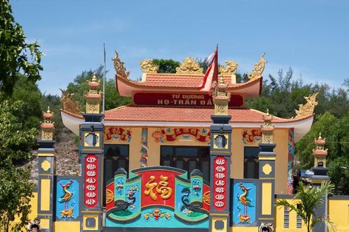 Nhà thờ họ 'mọc' trên đất rừng, khó khăn trong xử lý