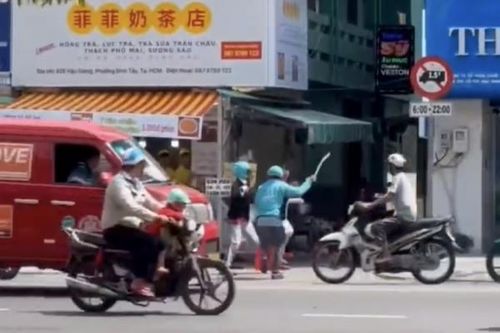 Nhóm mặc đồ xe ôm công nghệ ẩu đả gây náo loạn đường phố