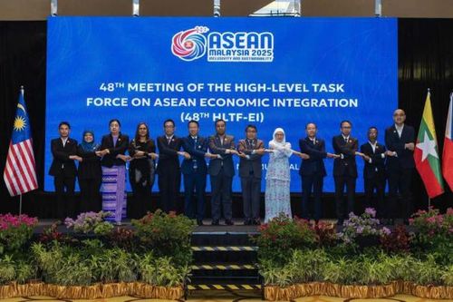 ASEAN giữ vững vai trò trung tâm trong hợp tác kinh tế – thương mại khu vực