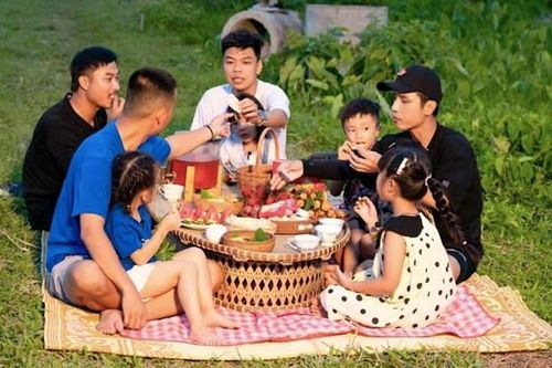 Bố ơi mình đi đâu thế? 2025 - Tập 12: Picnic ruộng đồng cực chill, Neko Lê và con gái phối hợp 'out trình' giành chiến thắng trong trò chơi đồng đội