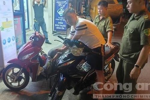 TPHCM: Truy nóng thanh niên trộm túi xách chứa laptop trước nhà thuốc Pharmacity