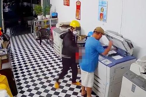 Bắt đối tượng dùng dao đâm chủ tiệm photocopy sau khi xin tiền bất thành