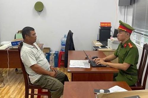 Khởi tố đối tượng lăng mạ, dùng dao đe dọa CSGT
