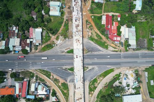 Gấp rút thi công tuyến đường kết nối cảng với khu công nghiệp