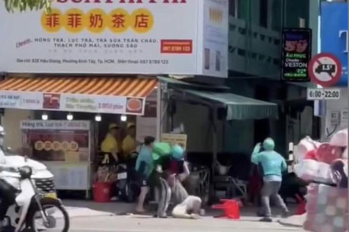Tạm giữ nhóm người mặc áo xe ôm công nghệ hỗn chiến ở TP.HCM