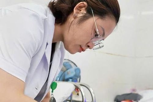 Phẫu thuật nội soi cứu bé sơ sinh 30 ngày tuổi mắc phình đại tràng bẩm sinh