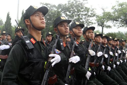Những hình ảnh đẹp của Công an Hà Nội diễu binh trong mưa