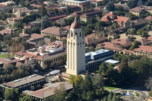 Hơn 360 nhân viên Đại học Stanford mất việc, lỗi do TT Trump?