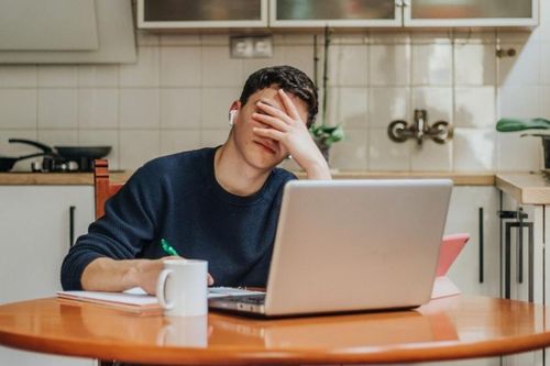 Một căn bệnh tuổi già đang âm thầm tăng ở người trẻ