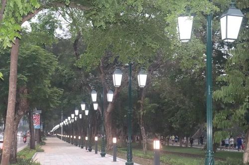 Đề xuất tiếp tục hạ rào của Công viên Thống Nhất phía phố Đại Cồ Việt và Nguyễn Đình Chiểu, tạo không gian xanh, mở