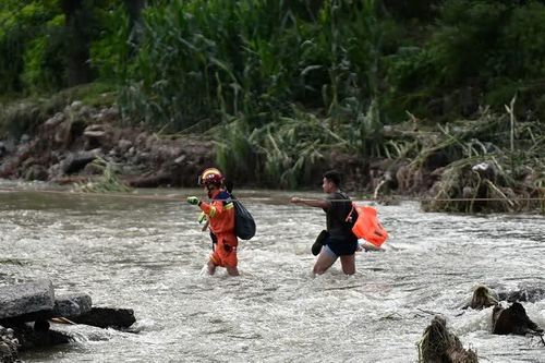 Miền Nam Trung Quốc chìm trong mưa lũ, dịch bệnh lan rộng