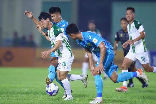 Mùa giải 2025/26 'khó nhằn' với hạng Nhất