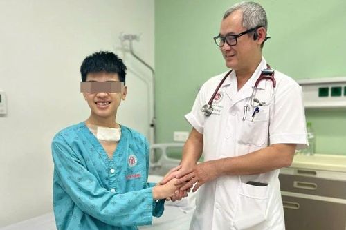 Tìm lại tiếng nói cho cậu bé 16 tuổi sau 1 năm bị tai nạn