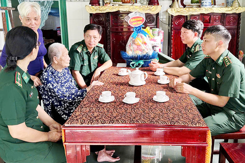 Tận tình hỗ trợ, giúp đỡ nhân dân