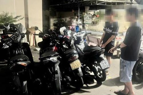 'Đá xế' bị… bế!