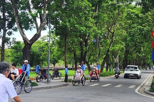 Huế: Biển hạn chế tốc độ tối đa 30km/giờ gây ùn tắc giao thông