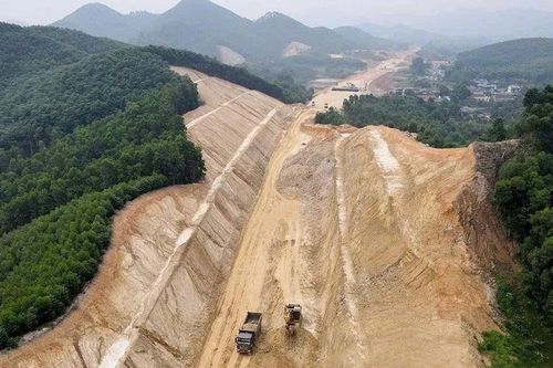 Tháo gỡ vướng mắc, đẩy nhanh tiến độ dự án đường cao tốc tại Tuyên Quang