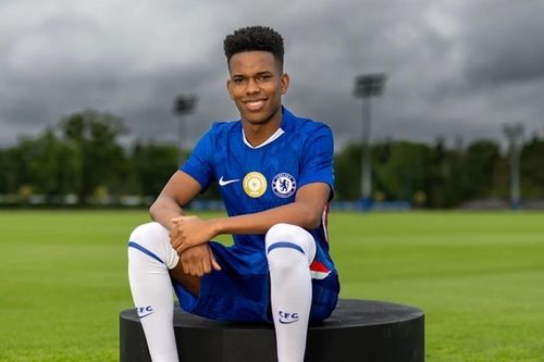 Tiền đạo Messinho ra mắt Chelsea