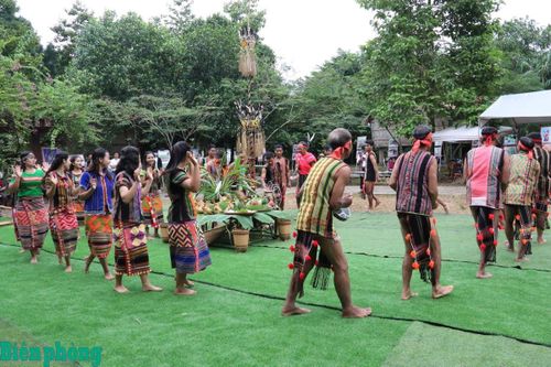 Điệu múa dâng lễ-cầu nối tâm linh của người S'tiêng ở Tây Nguyên