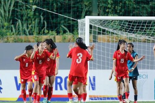 U20 nữ Việt Nam thắng đậm U20 nữ Singapore